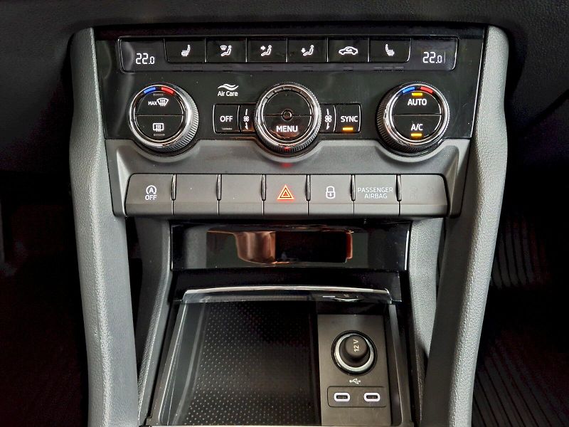 Škoda Karoq (2023) Ambition DSG 1,5TSi 110kW - fotka 28 z 32
