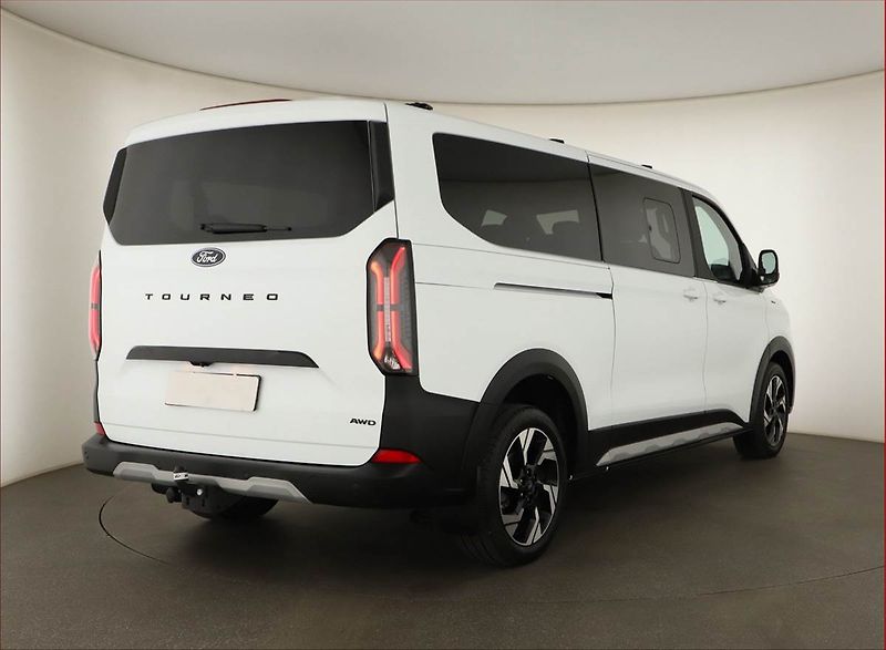 Ford Tourneo Custom (2025) 2.0 EcoBlue AWD - fotka 5 z 24
