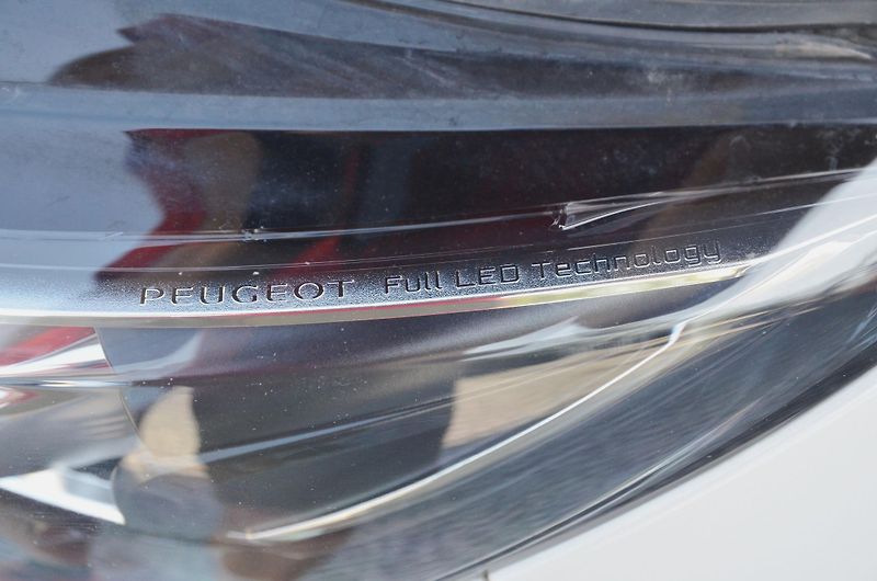 Peugeot 308 (2017) SW 1.2 96kW Allure / AUTOMAT - fotka 8 z 39