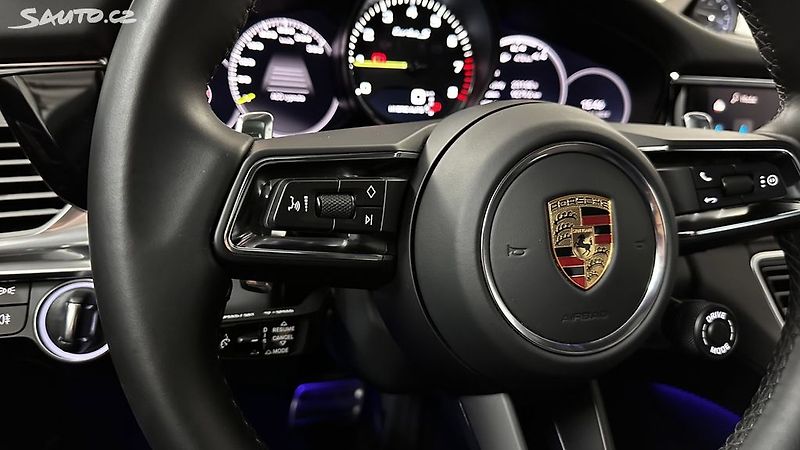 Porsche Panamera TURBO S E-HYBRID 700 koní - fotka 42 z 51
