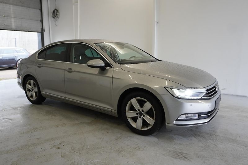 Volkswagen Passat 2.0TSi 165kW AUTOMAT - fotka 2 z 30