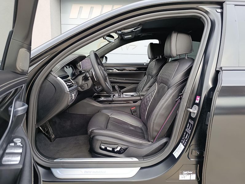 BMW Řada 7 750Ld BLACK FIRE ČR 1.MAJ - fotka 12 z 49