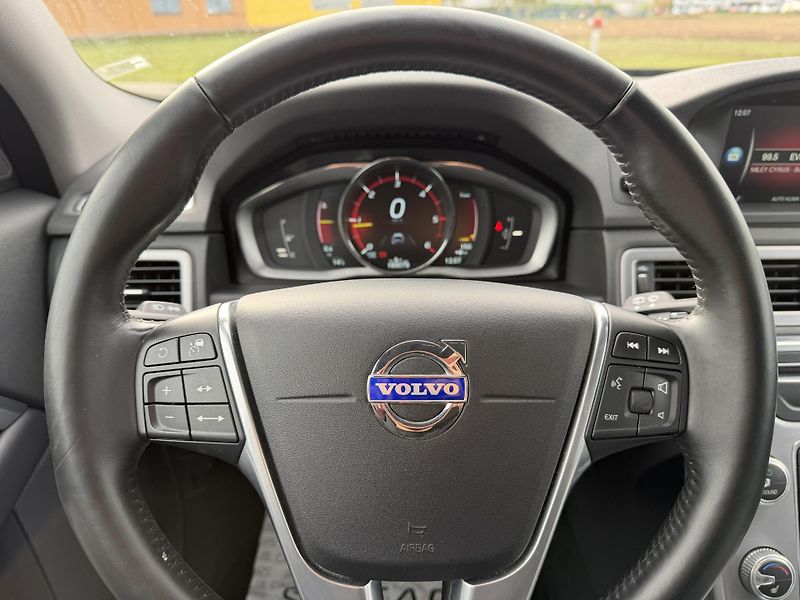 Volvo V70 2.0 D4 POLESTAR NAVI ROZVODY - fotka 16 z 46