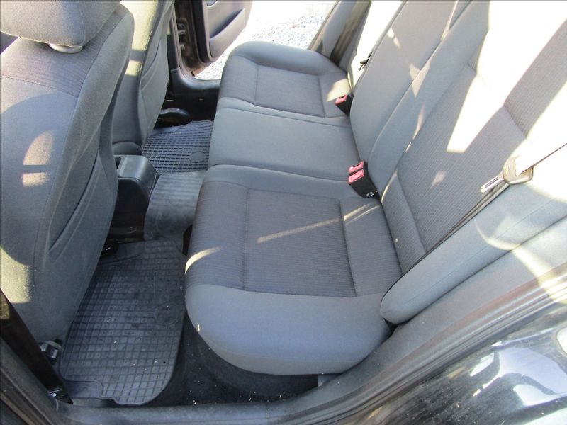 Škoda Octavia 1.6MPi 75kW Tour, klima, 2. ma - fotka 25 z 37