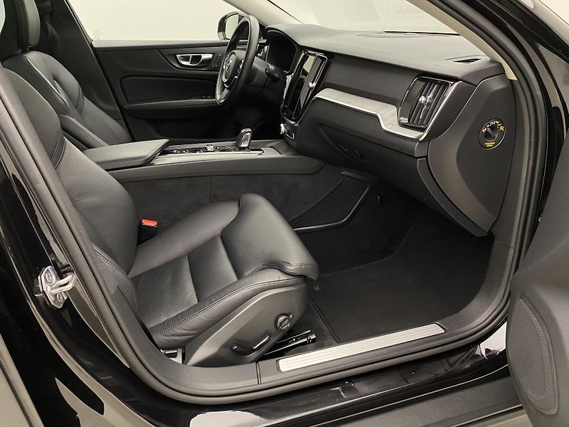 Volvo V60 CC B5 AWD MOMENTUM AUT - fotka 24 z 53