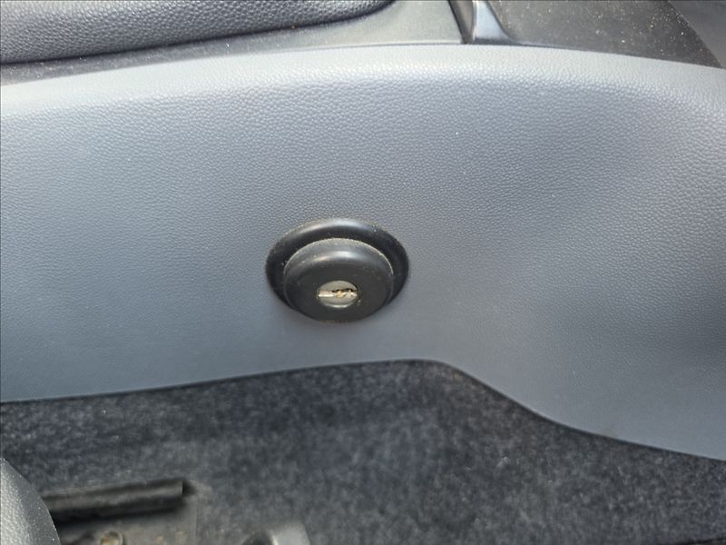 Škoda Fabia 1,2 HTp Clasic SERVISOVÁNO - fotka 33 z 37