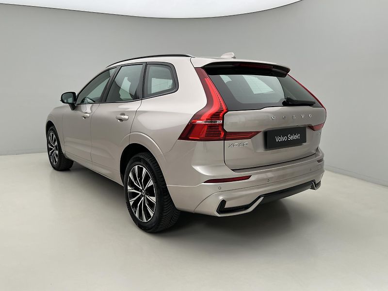 Volvo XC60 B4 AWD DARK PLUS AUT - fotka 11 z 39