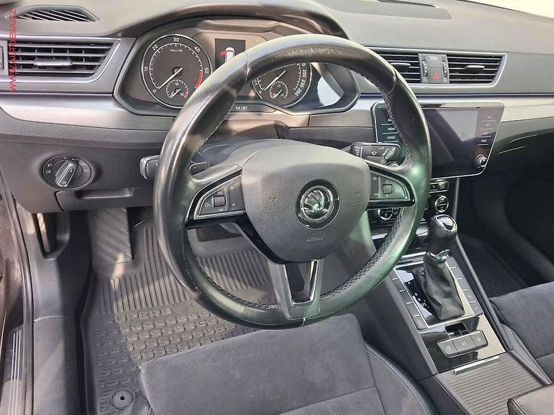 Škoda Superb (2019) 2.0 TDI, Style, DSG, navi - fotka 13 z 18