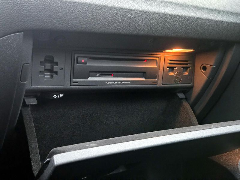 Volkswagen Golf Sportsvan TSi CEBIA,KAMERA,Bi-xenony  - fotka 28 z 43