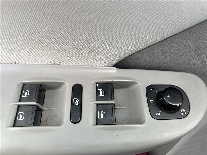 Volkswagen Passat 1,9 TDi KLIMA ROZVODY - fotka 24 z 32