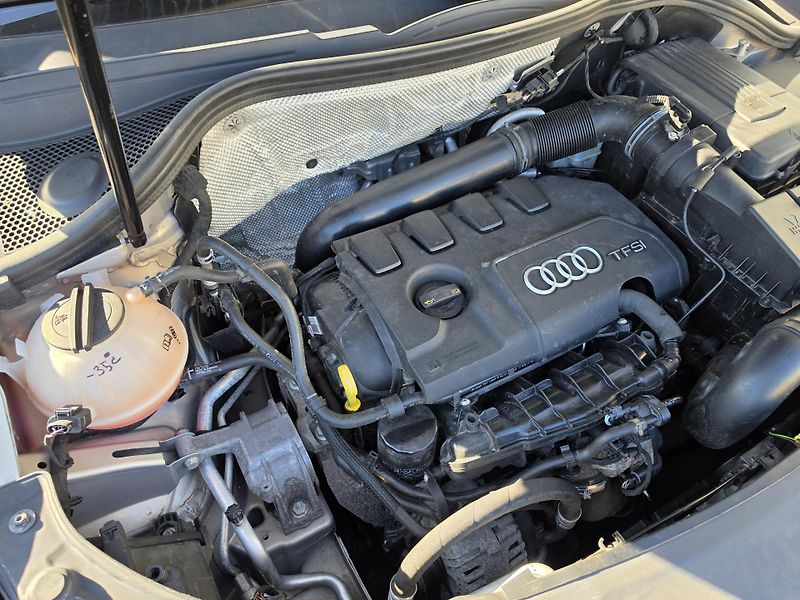Audi Q3 2.0 TFSI led S Tronic kei - fotka 23 z 24