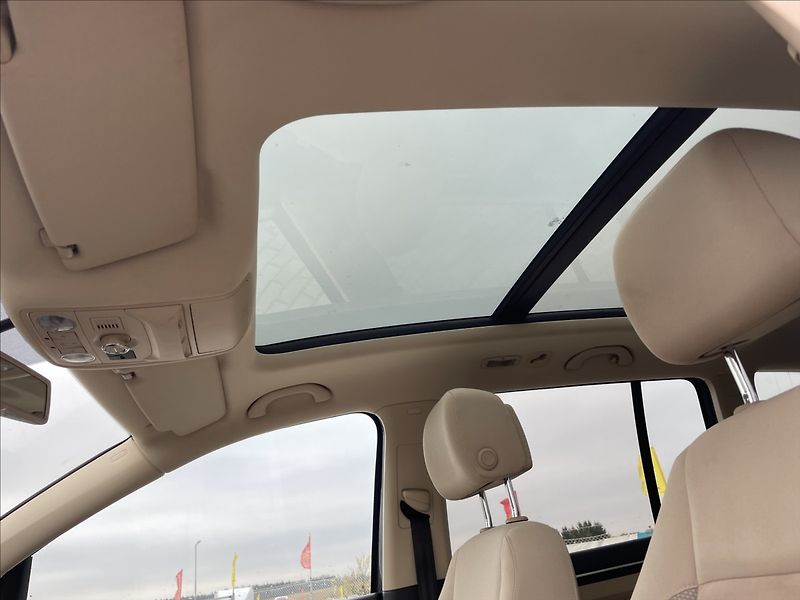Volkswagen Touran 2,0 TDi 103kw DSG Highline Pan - fotka 18 z 25