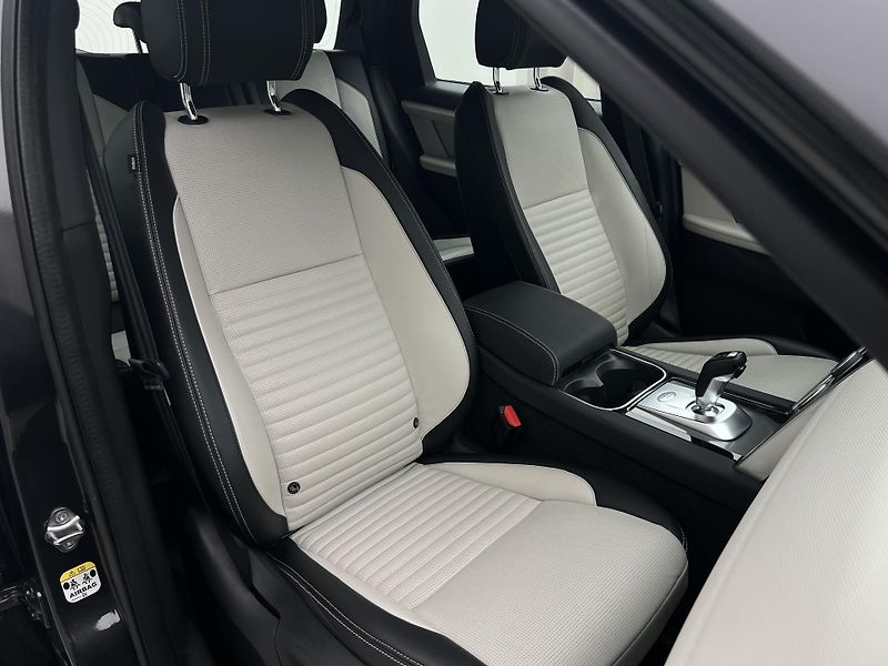 Land Rover Discovery Sport D200 EDITION AUT - fotka 18 z 51