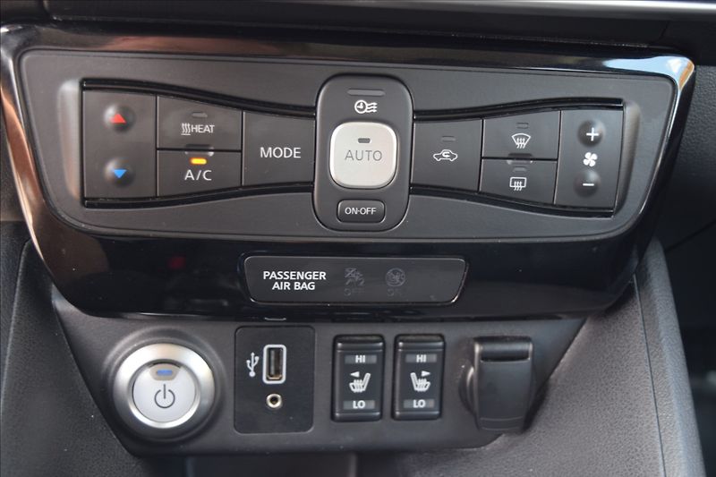 Nissan Leaf 42KW TEKNA TOP VÝBAVA - fotka 24 z 26