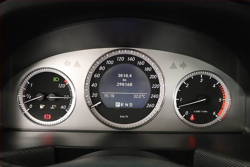 Mercedes-Benz GLK (2009) 350 CDI, 4X4, Automat - fotka 9 z 15