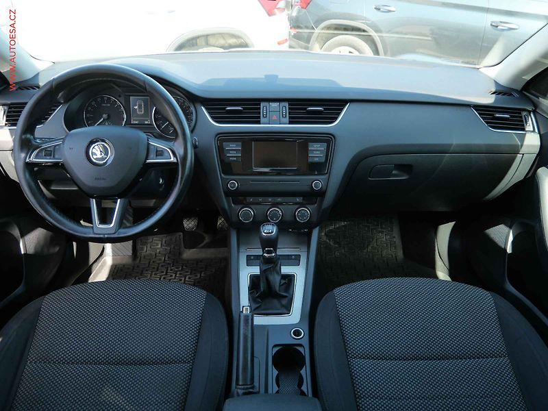 Škoda Octavia (2015) 1.6 TDi 4x4, ČR, Ambition, TZ - fotka 8 z 16