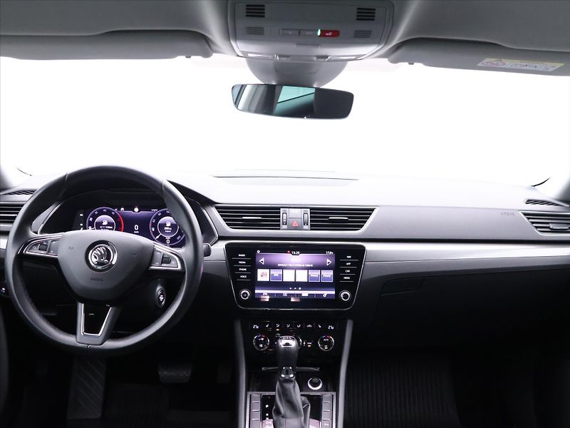 Škoda Superb 2.0 TDI DSG Style Navi LED - fotka 24 z 32