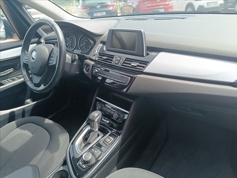 BMW Řada 2 1,5 218i Automat Active tourer - fotka 13 z 22