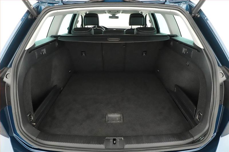 Volkswagen Passat (2023) Elegance 2.0 TDI - fotka 19 z 20