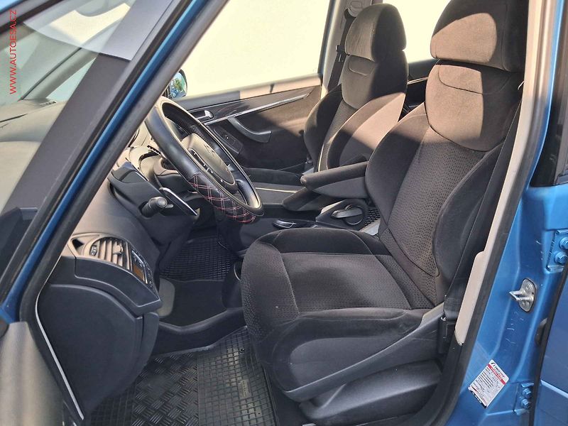 Citroën C4 Picasso (2007) 2.0 HDi, AT, bixen, park - fotka 9 z 16