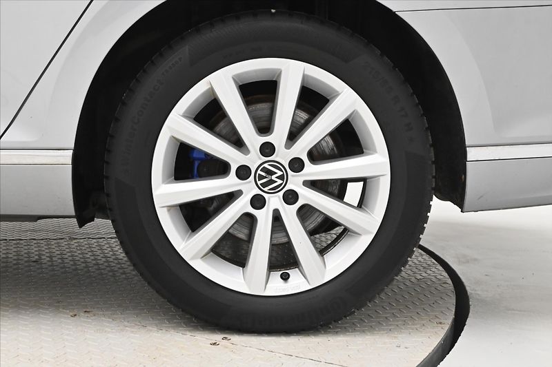 Volkswagen Passat 1,4 TSI GTE 160 kW DSG Highlin - fotka 32 z 32