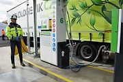 Nová plnicí stanice zkapalněného zemního plynu LNG do nádrží tahačů kamionů s nepřetržitým bezobslužným provozem společnosti GasNet u Klecan na Praze-východ.