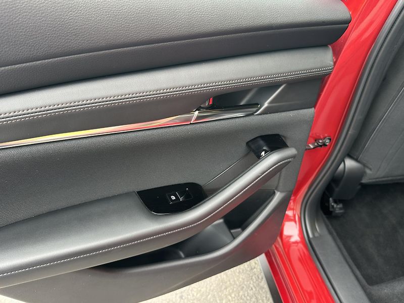 Mazda 3 (2019) 2.0L SKYACTIV-G * ČR * 1.Maj.  - fotka 32 z 43
