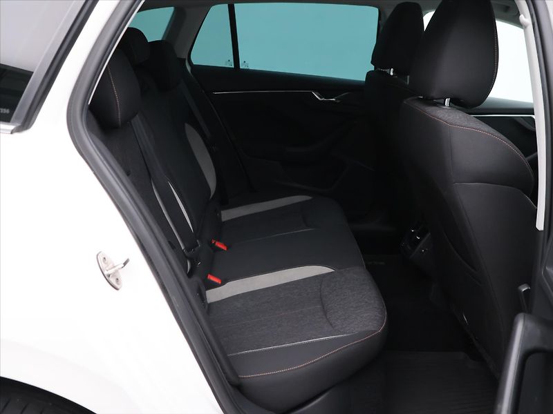 Škoda Scala 1,6 TDI 85kW Style DSG CZ - fotka 11 z 25