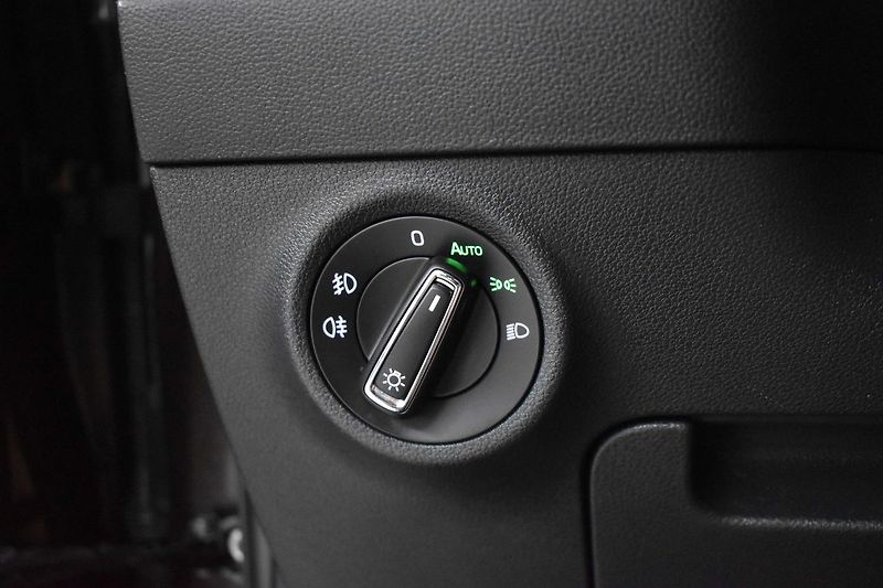 Škoda Karoq 1.6 TDI 85kW KAMERA*KESSY*ACC* - fotka 15 z 42