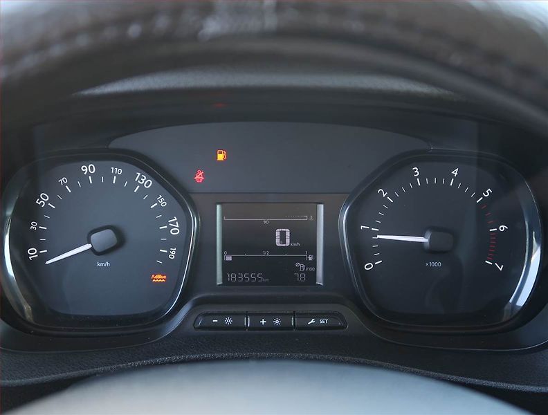 Citroën Jumpy (2019) 2.0 BlueHDi, Bus, 6Míst, ČR - fotka 11 z 16