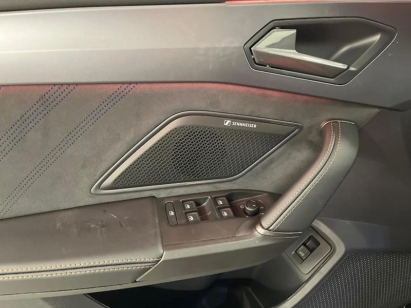 Cupra Leon VZ 245kW Immersive Matrix Taž - fotka 8 z 16