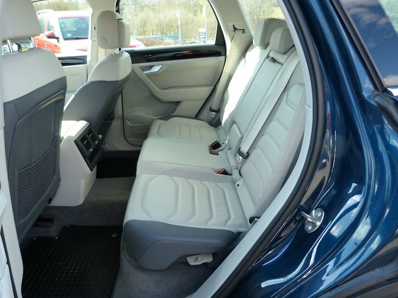 Volkswagen Touareg 3.0 TDI - fotka 14 z 42