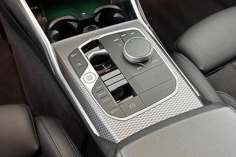 BMW Řada 3 řady 3 | 330d xDrive - fotka 24 z 27