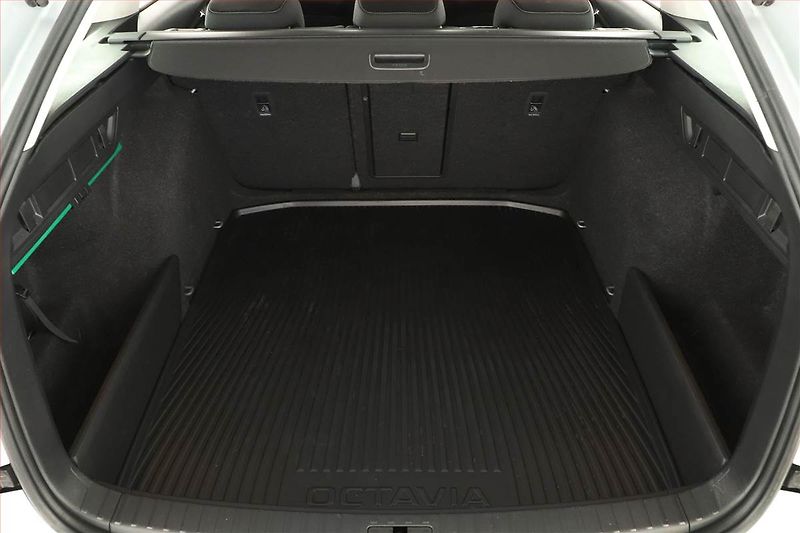 Škoda Octavia (2023) Ambition 2.0 TDI, ČR,1.maj - fotka 10 z 13