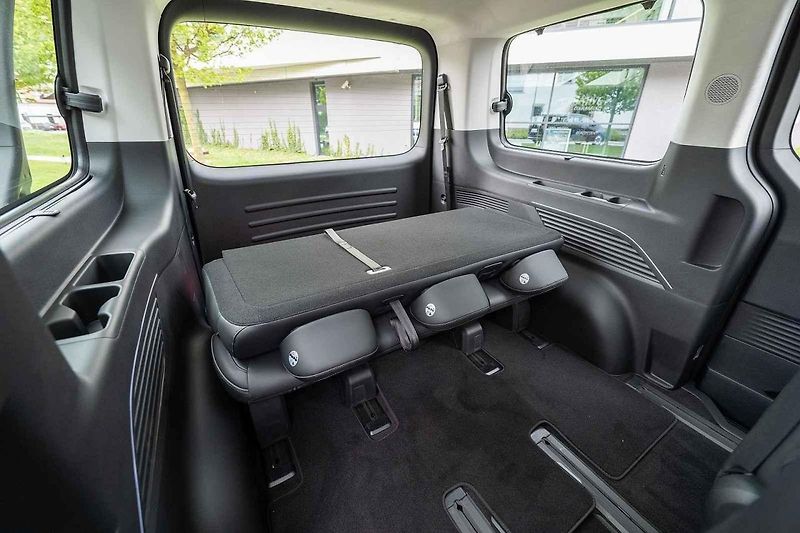 Auto jsem zatím mohl vyzkoušet pouze na hodinu