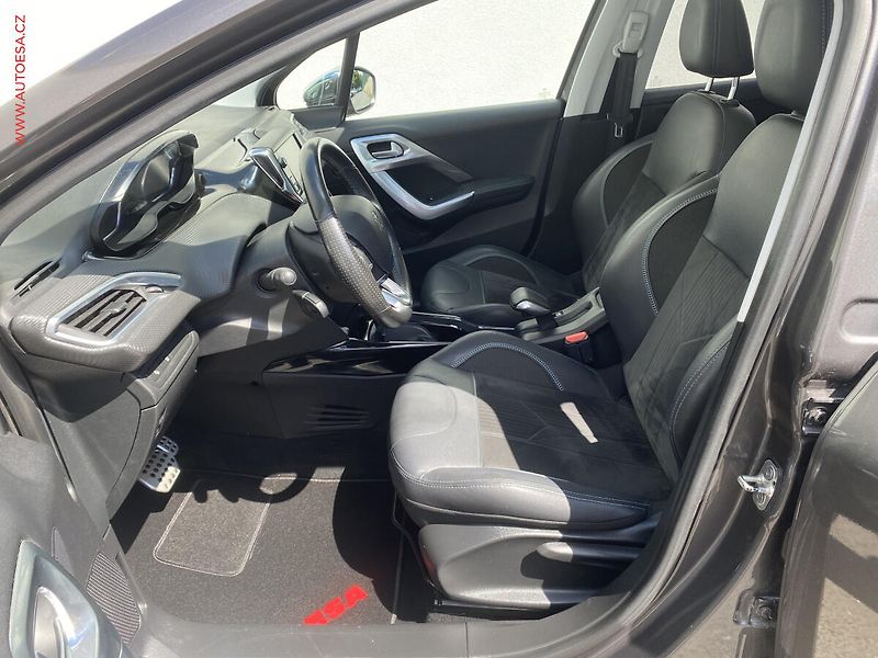 Peugeot 2008 (2018) 1.2PT, Crossway, AT, panor - fotka 9 z 17