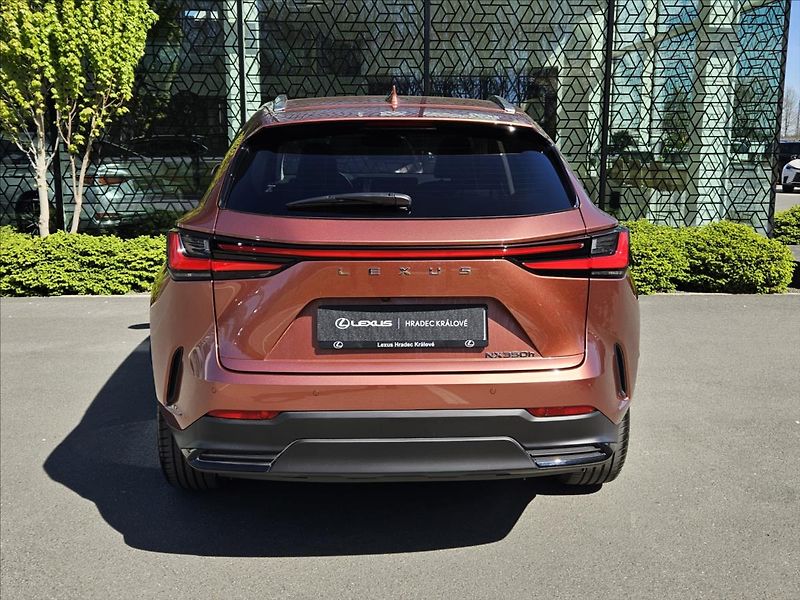 Lexus NX 350h 2,5 Executive Top - fotka 12 z 12