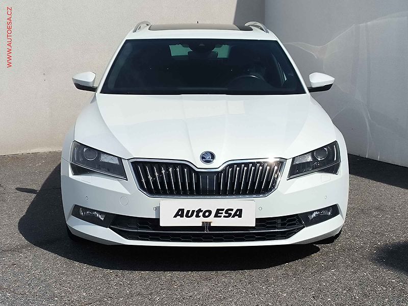 Škoda Superb (2018) 2.0 TSI 4x4, L&K, DSG, TZ - fotka 2 z 32