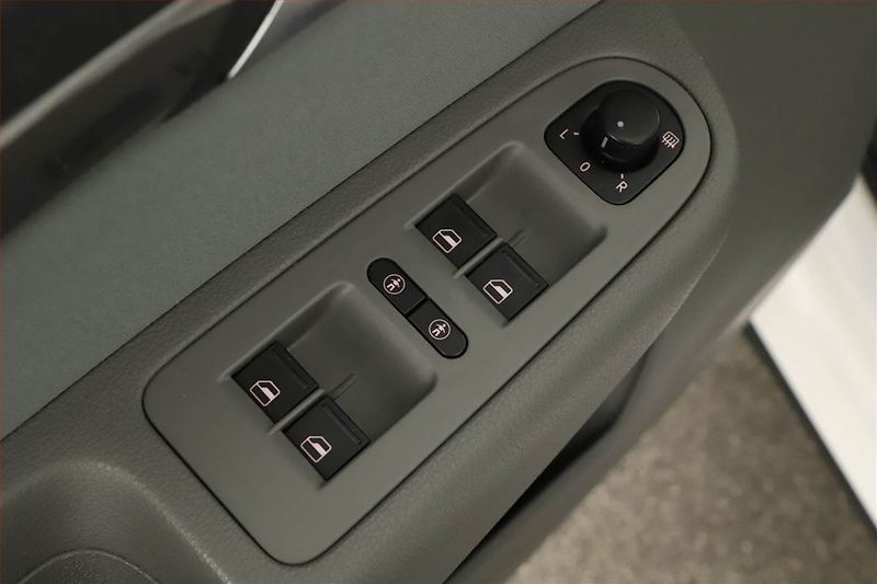 Seat Alhambra (2012) 1.4 TSI, 7 míst, Tempomat - fotka 9 z 18