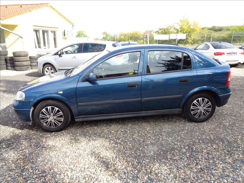 Opel Astra 1,4 - fotka 4 z 16