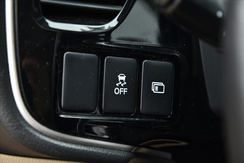 Mitsubishi Outlander 2.2 DI-D 4WD A/T 7-MÍST ČR - fotka 28 z 33