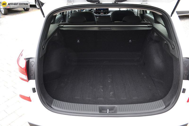 Hyundai i30 WG 1,5I MT SMART FAMILY NAVI - fotka 16 z 47