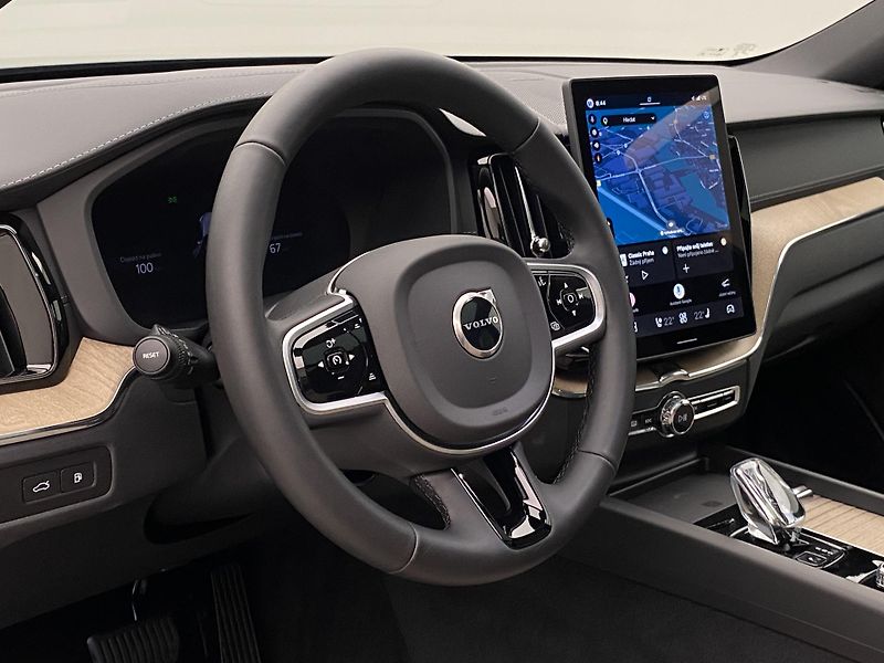Volvo XC60 T8 AWD RECHARGE ULTRA DARK CZ - fotka 19 z 69