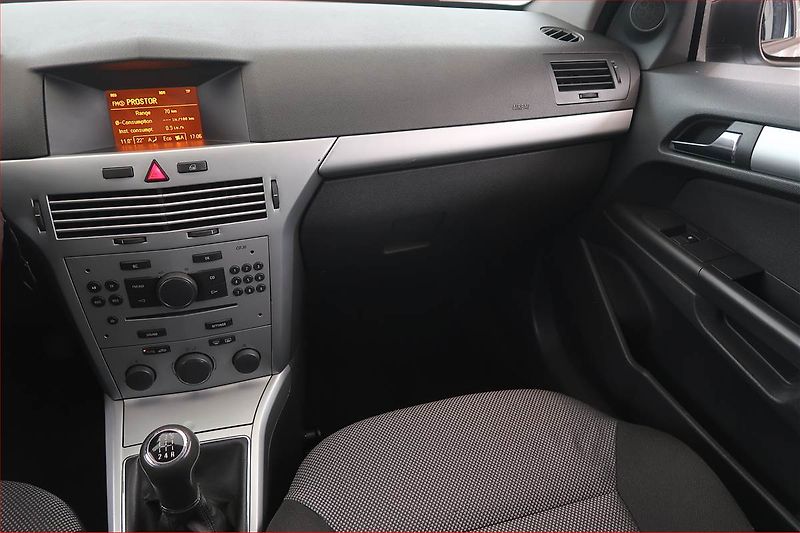 Opel Astra (2009) 1.7 CDTI, po STK, Tažné - fotka 8 z 16