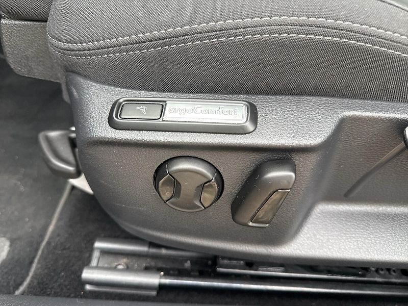 Volkswagen Passat 2.0TSI Matrix ACC Kamera Taž - fotka 12 z 14