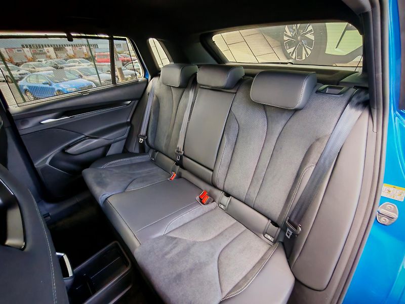 Škoda Elroq Sportline 61 kW + Advenced pak - fotka 12 z 18