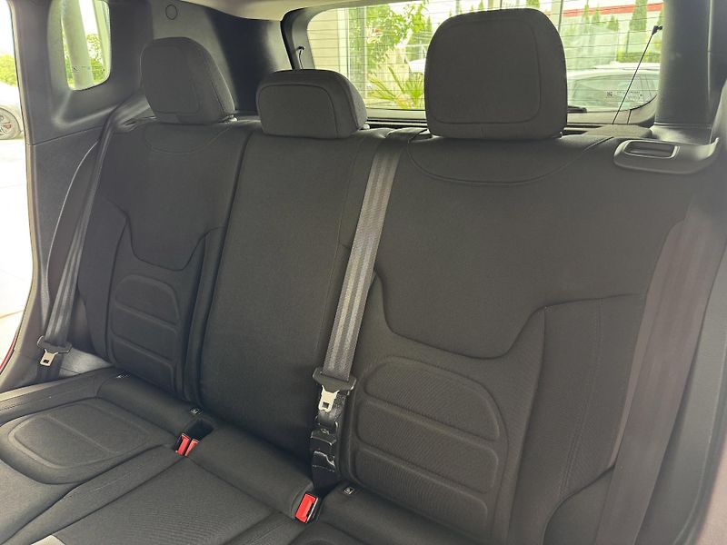 Jeep Renegade 2,0M-Jet 4WD*AUT*KeyLess*Navi - fotka 14 z 32
