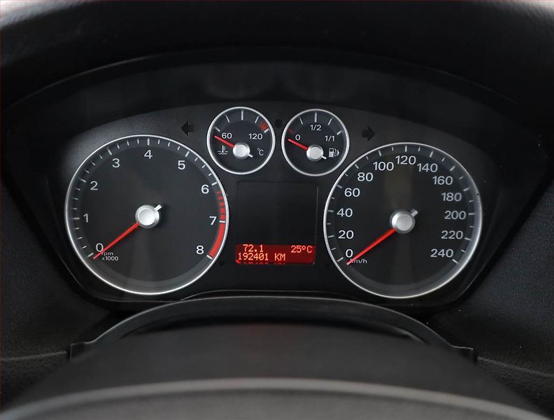Ford Focus (2007) 1.6 16V, po STK, Tažné, Klima - fotka 8 z 11