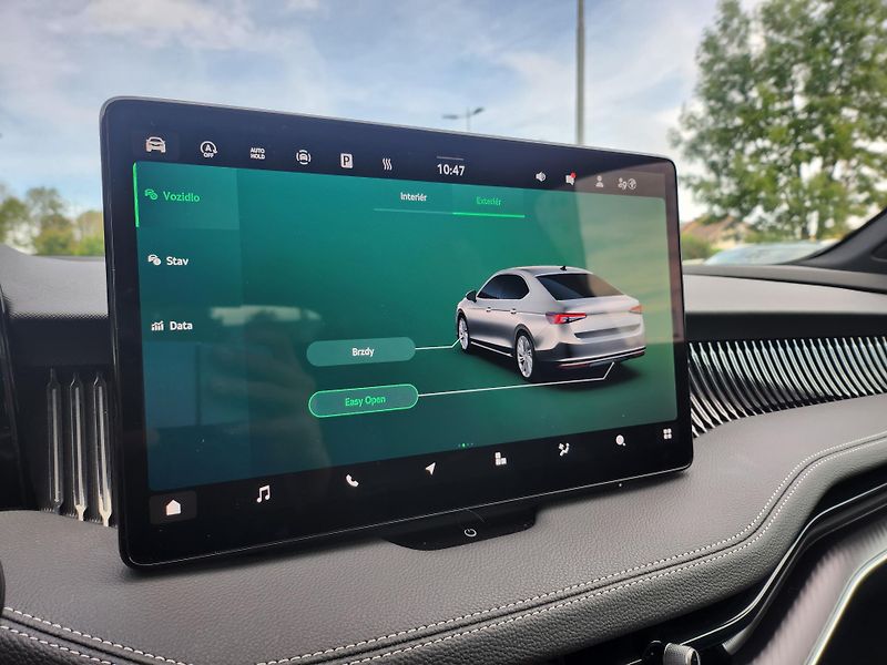 Škoda Superb Sportline 2.0 TDI 110kw DSG - fotka 23 z 30