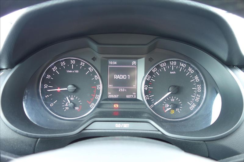 Škoda Octavia 1,6 TDi,ČR,SERV.KN.,STYLE,4x4. - fotka 27 z 32